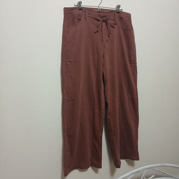 American Eagle Dreamy Drape Low-Rise Ultra Wide-Leg Jean Size 12 Dark Rust Boho - Picture 3 of 9
